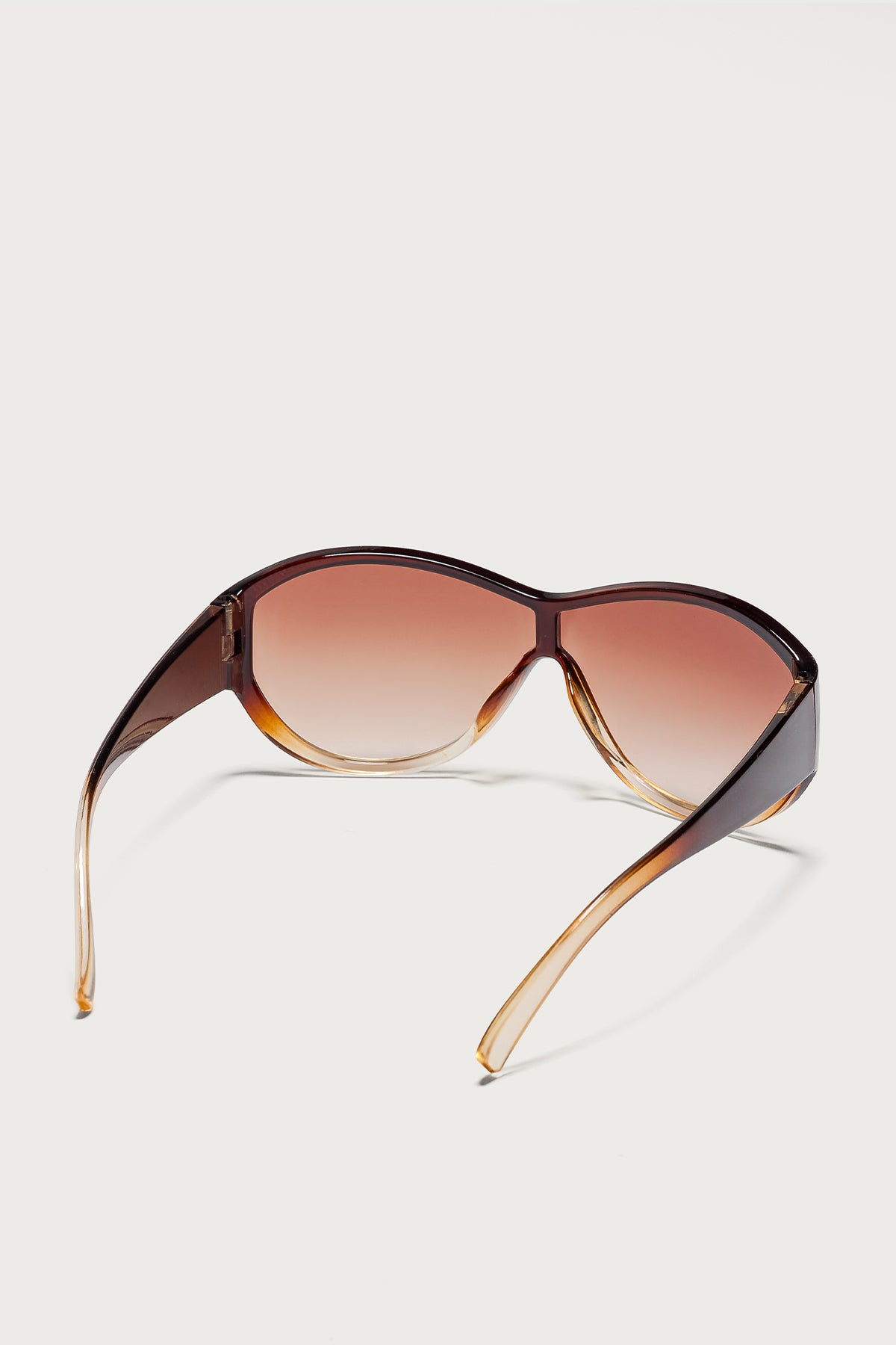 90's Babe Round Sunglasses - Image 4