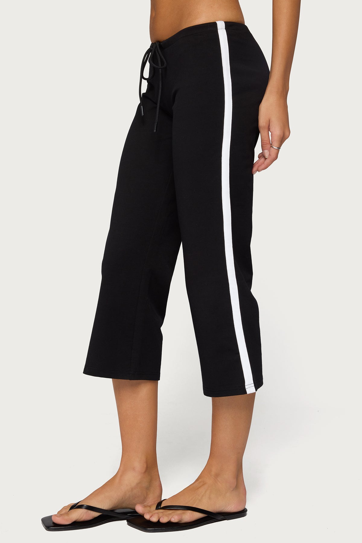 Milene Contrast French Terry Capri Pants - Image 4